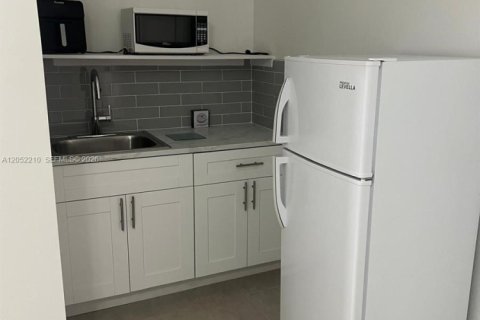 Immobilier commercial à louer à Miami, Floride: 1 chambre, 180.79 m2 № 2272664 - photo 7