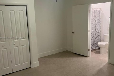 Immobilier commercial à louer à Miami, Floride: 1 chambre, 180.79 m2 № 2272664 - photo 11