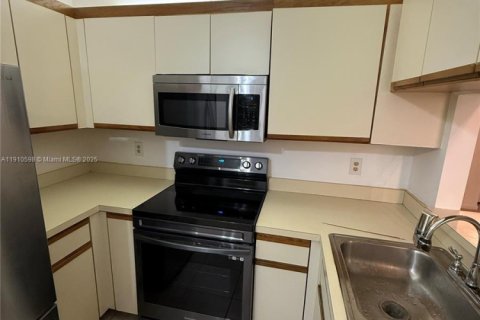 Condo in Plantation, Florida, 2 bedrooms  № 1966675 - photo 8