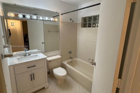 Condo in Plantation, Florida, 2 bedrooms  № 1966675 - photo 19