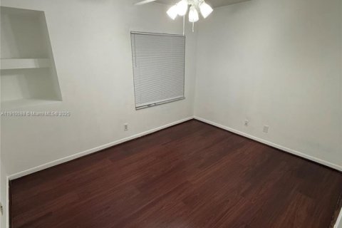 Condo in Plantation, Florida, 2 bedrooms  № 1966675 - photo 17