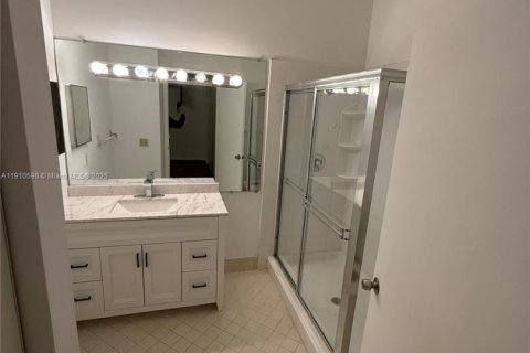 Condo in Plantation, Florida, 2 bedrooms  № 1966675 - photo 16