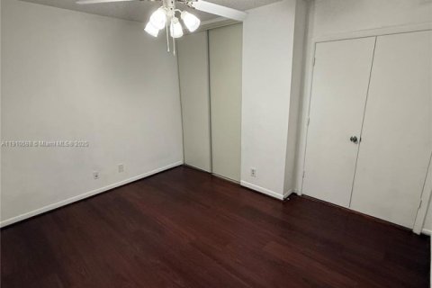 Condo in Plantation, Florida, 2 bedrooms  № 1966675 - photo 18