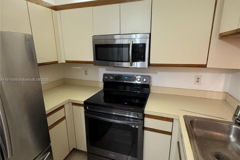 Condo in Plantation, Florida, 2 bedrooms  № 1966675 - photo 7