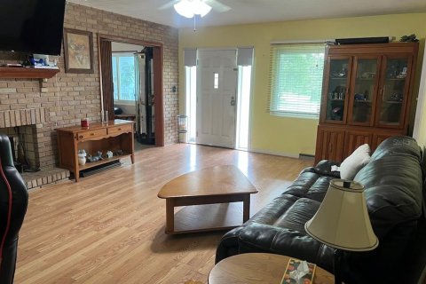 House in DeLand, Florida 5 bedrooms, 366.69 sq.m. № 1829873 - photo 13