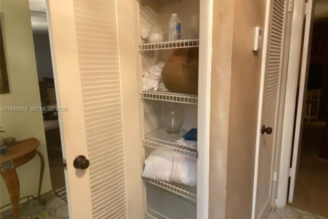 Condominio en alquiler en Sunrise, Florida, 1 dormitorio, 59.46 m2 № 2062843 - foto 13