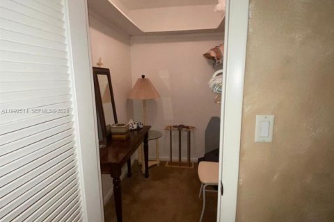 Condominio en alquiler en Sunrise, Florida, 1 dormitorio, 59.46 m2 № 2062843 - foto 17