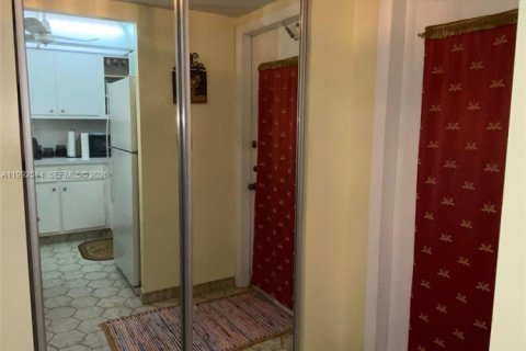 Condominio en alquiler en Sunrise, Florida, 1 dormitorio, 59.46 m2 № 2062843 - foto 9