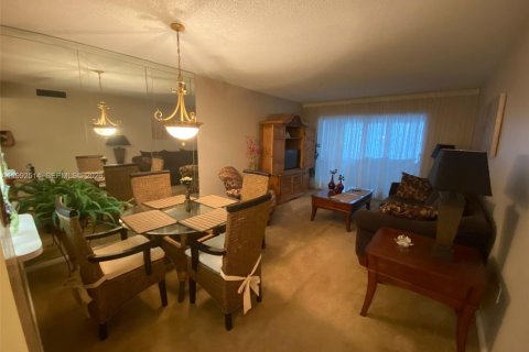 Condominio en alquiler en Sunrise, Florida, 1 dormitorio, 59.46 m2 № 2062843 - foto 10