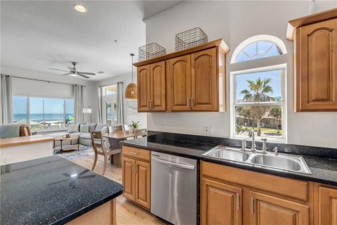 Townhouse in New Smyrna Beach, Florida 4 bedrooms, 207.45 sq.m. № 2393445 - photo 14