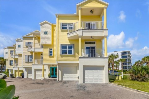 Townhouse in New Smyrna Beach, Florida 4 bedrooms, 207.45 sq.m. № 2393445