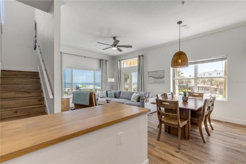 Townhouse in New Smyrna Beach, Florida 4 bedrooms, 207.45 sq.m. № 2393445 - photo 11