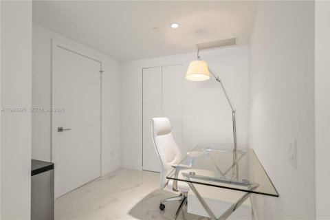 Condo in Miami, Florida, 1 bedroom  № 2045544 - photo 25