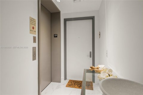 Condo in Miami, Florida, 1 bedroom  № 2045544 - photo 4