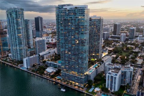 Condo in Miami, Florida, 1 bedroom  № 2045544 - photo 2