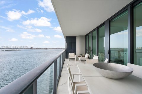 Condo in Miami, Florida, 1 bedroom  № 2045544 - photo 11