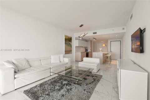 Condo in Miami, Florida, 1 bedroom  № 2045544 - photo 16
