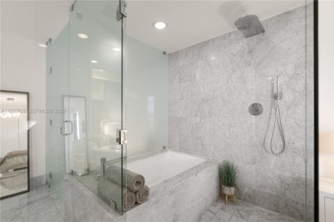 Condo in Miami, Florida, 1 bedroom  № 2045544 - photo 22