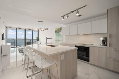 Condo in Miami, Florida, 1 bedroom  № 2045544 - photo 5