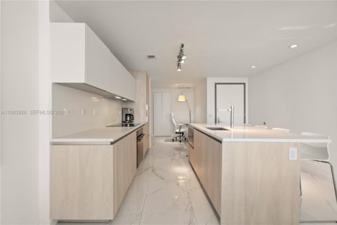 Condo in Miami, Florida, 1 bedroom  № 2045544 - photo 8