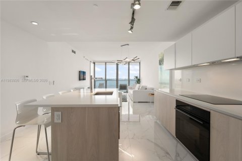 Condo in Miami, Florida, 1 bedroom  № 2045544 - photo 6