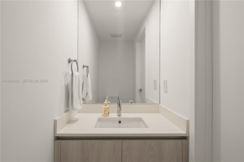 Condo in Miami, Florida, 1 bedroom  № 2045544 - photo 26