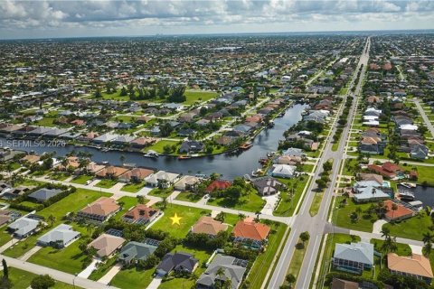 Terreno en venta en Cape Coral, Florida № 2003453 - foto 4