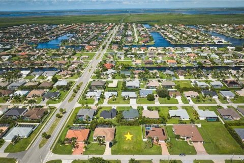 Terreno en venta en Cape Coral, Florida № 2003453 - foto 3