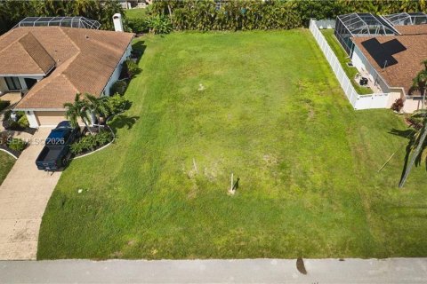 Terreno en venta en Cape Coral, Florida № 2003453 - foto 13