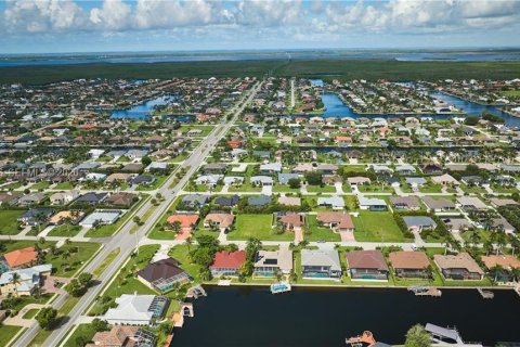 Terreno en venta en Cape Coral, Florida № 2003453 - foto 9