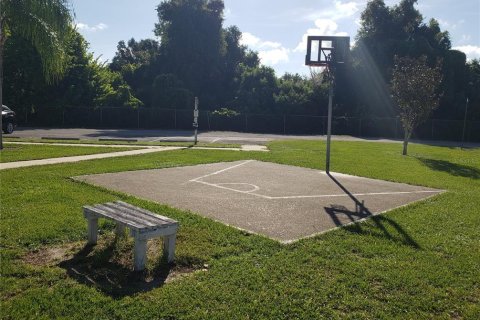 Townhouse in Land O' Lakes, Florida 2 bedrooms, 95.88 sq.m. № 1825226 - photo 29