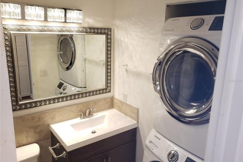 Townhouse in Land O' Lakes, Florida 2 bedrooms, 95.88 sq.m. № 1825226 - photo 17