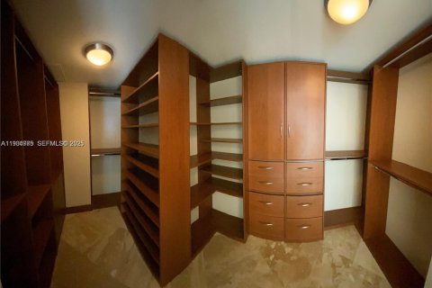 Condominio en alquiler en Sunny Isles Beach, Florida, 3 dormitorios, 255.95 m2 № 1992945 - foto 19