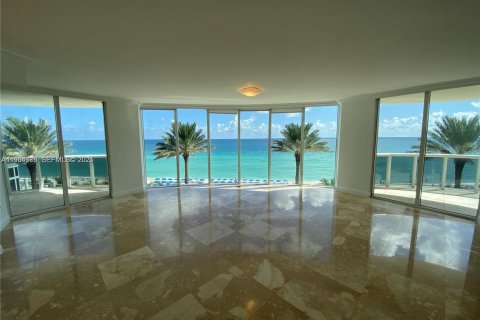 Condominio en alquiler en Sunny Isles Beach, Florida, 3 dormitorios, 255.95 m2 № 1992945 - foto 9