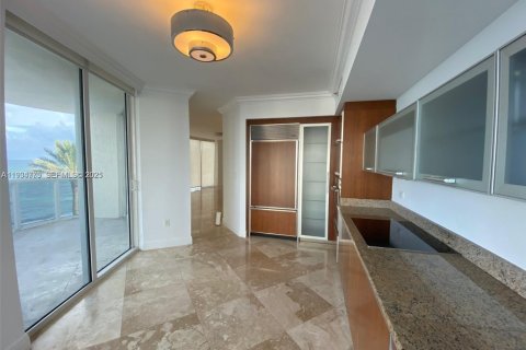 Condominio en alquiler en Sunny Isles Beach, Florida, 3 dormitorios, 255.95 m2 № 1992945 - foto 7