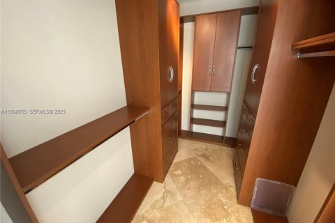 Condominio en alquiler en Sunny Isles Beach, Florida, 3 dormitorios, 255.95 m2 № 1992945 - foto 21