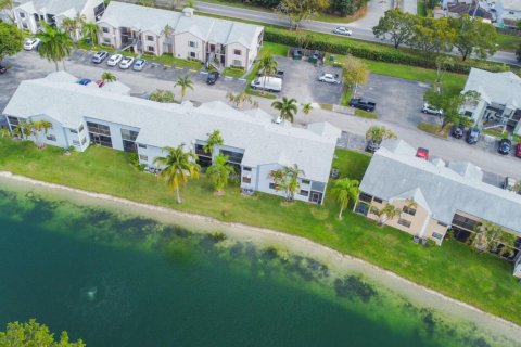 Снять в аренду кондоминиум в Хомстед, Флорида 4 комнаты, 89.19м2, № 2084208 - фото 29
