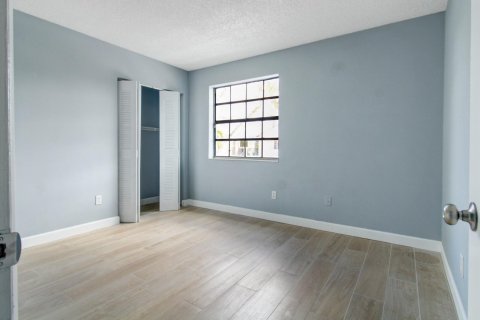 Снять в аренду кондоминиум в Хомстед, Флорида 4 комнаты, 89.19м2, № 2084208 - фото 10
