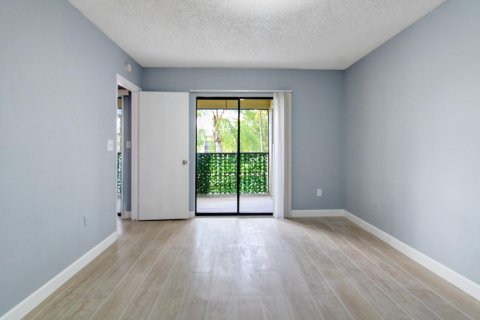 Снять в аренду кондоминиум в Хомстед, Флорида 4 комнаты, 89.19м2, № 2084208 - фото 11
