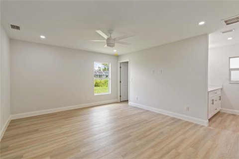 House in Rotonda, Florida 3 bedrooms, 147.53 sq.m. № 1886224 - photo 20