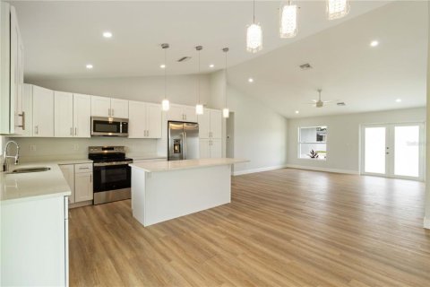 House in Rotonda, Florida 3 bedrooms, 147.53 sq.m. № 1886224 - photo 10