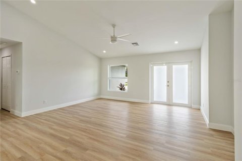 House in Rotonda, Florida 3 bedrooms, 147.53 sq.m. № 1886224 - photo 18