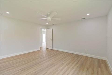 House in Rotonda, Florida 3 bedrooms, 147.53 sq.m. № 1886224 - photo 26