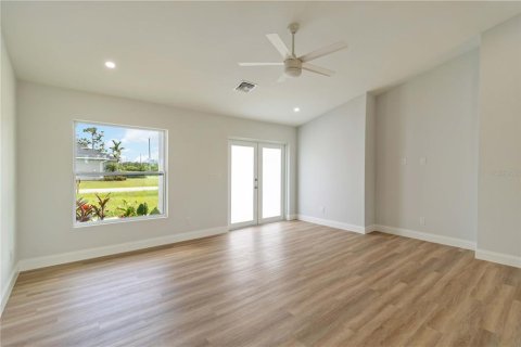 House in Rotonda, Florida 3 bedrooms, 147.53 sq.m. № 1886224 - photo 19
