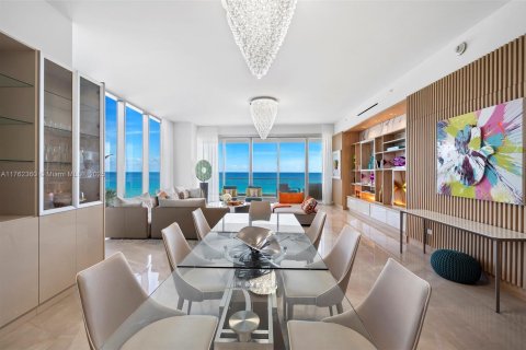 Copropriété à louer à Sunny Isles Beach, Floride: 4 chambres, 336.77 m2 № 1860597 - photo 1