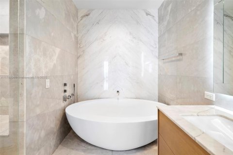 Copropriété à louer à Sunny Isles Beach, Floride: 4 chambres, 336.77 m2 № 1860597 - photo 24
