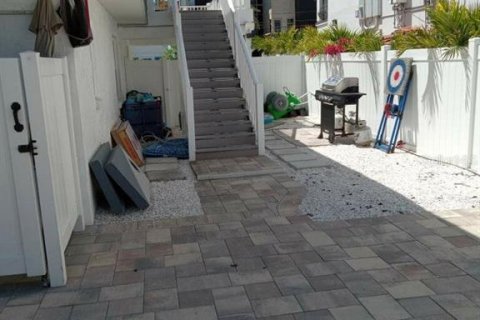 House in Clearwater, Florida 5 bedrooms, 274.25 sq.m. № 2205744 - photo 23