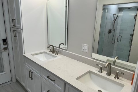 House in Clearwater, Florida 5 bedrooms, 274.25 sq.m. № 2205744 - photo 18