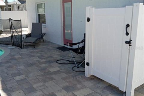 House in Clearwater, Florida 5 bedrooms, 274.25 sq.m. № 2205744 - photo 24