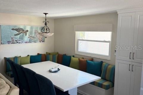 House in Clearwater, Florida 5 bedrooms, 274.25 sq.m. № 2205744 - photo 3